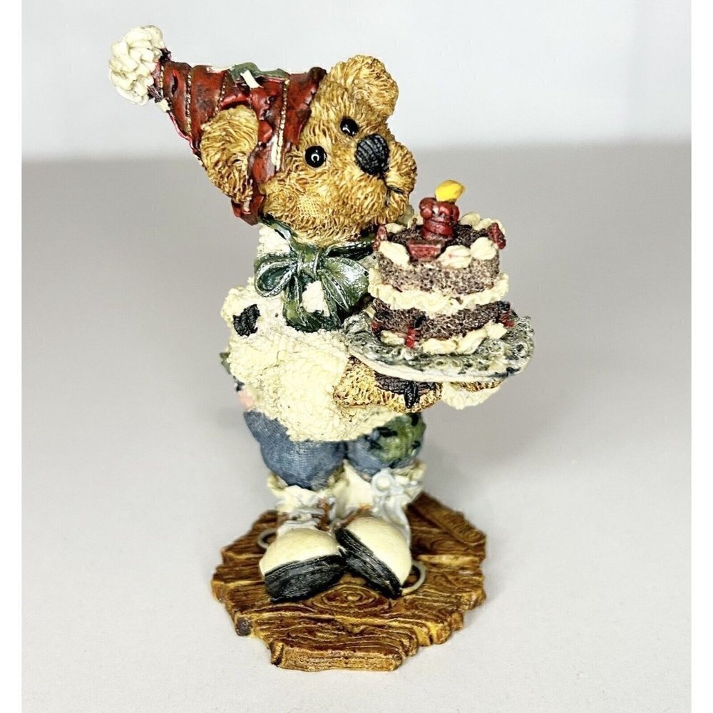 Boyds Bears & Friends M. Harrisons Birthday #2275 Retired 1995